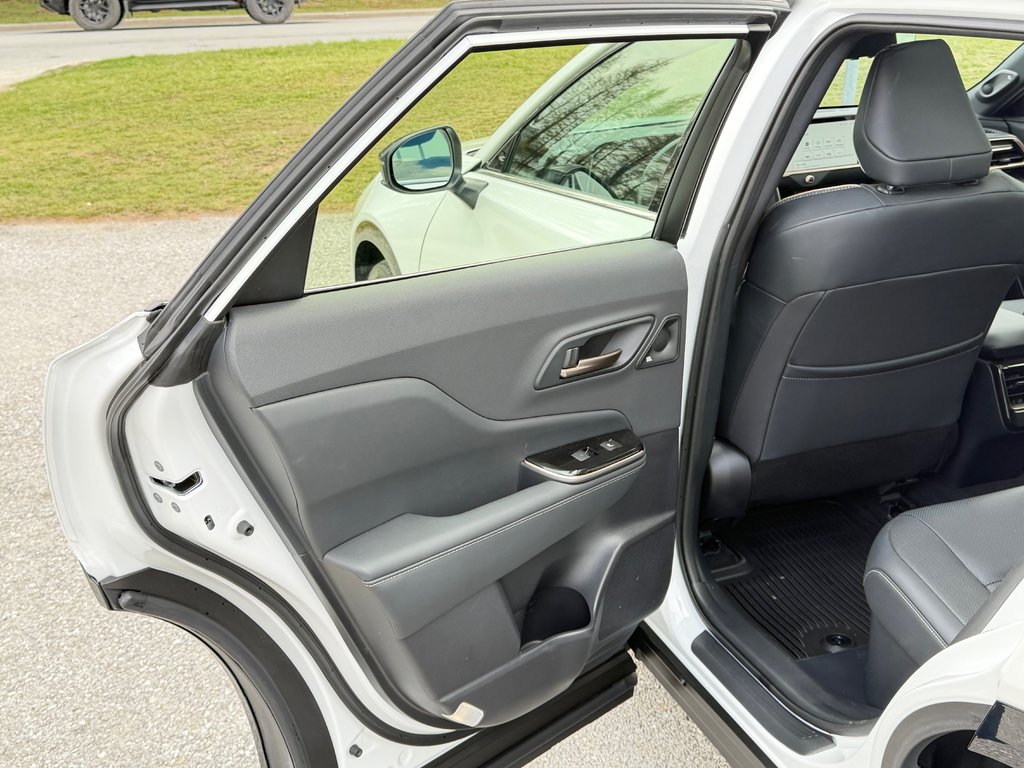 2025 Toyota Crown Signia LIMITED HYBRIDE AWD /  LE MOINS CHER DU NET !! / in Thetford Mines, Quebec - 60 - w1024h768px