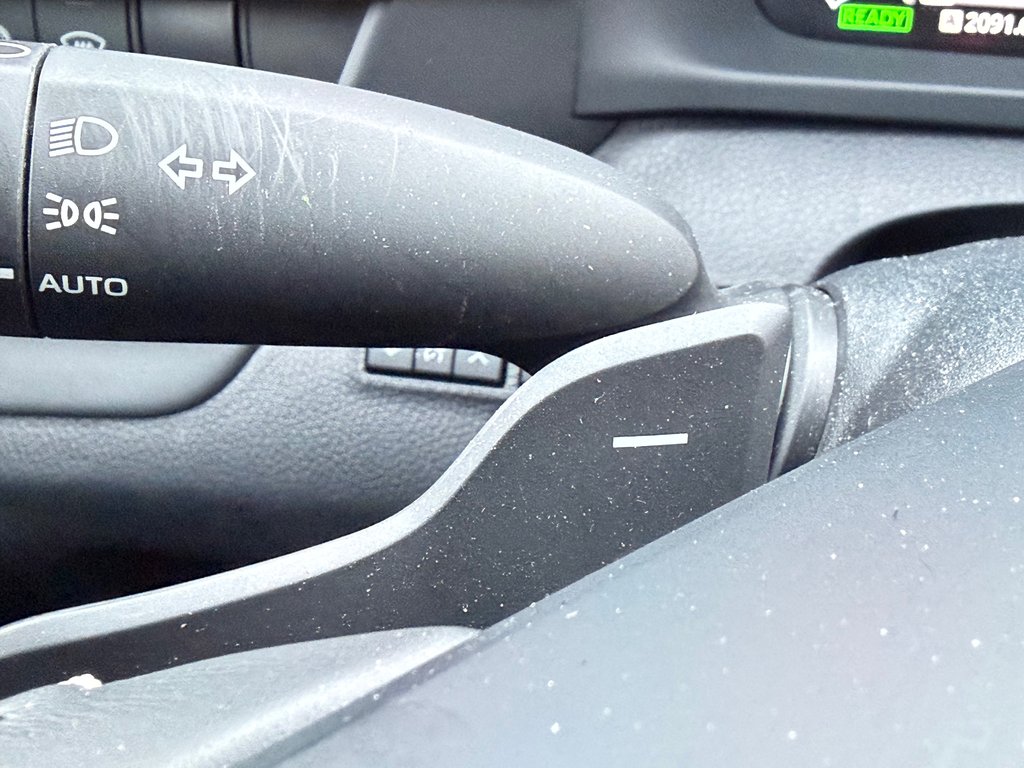 2025 Toyota Crown Signia LIMITED HYBRIDE AWD /  LE MOINS CHER DU NET !! / in Thetford Mines, Quebec - 35 - w1024h768px