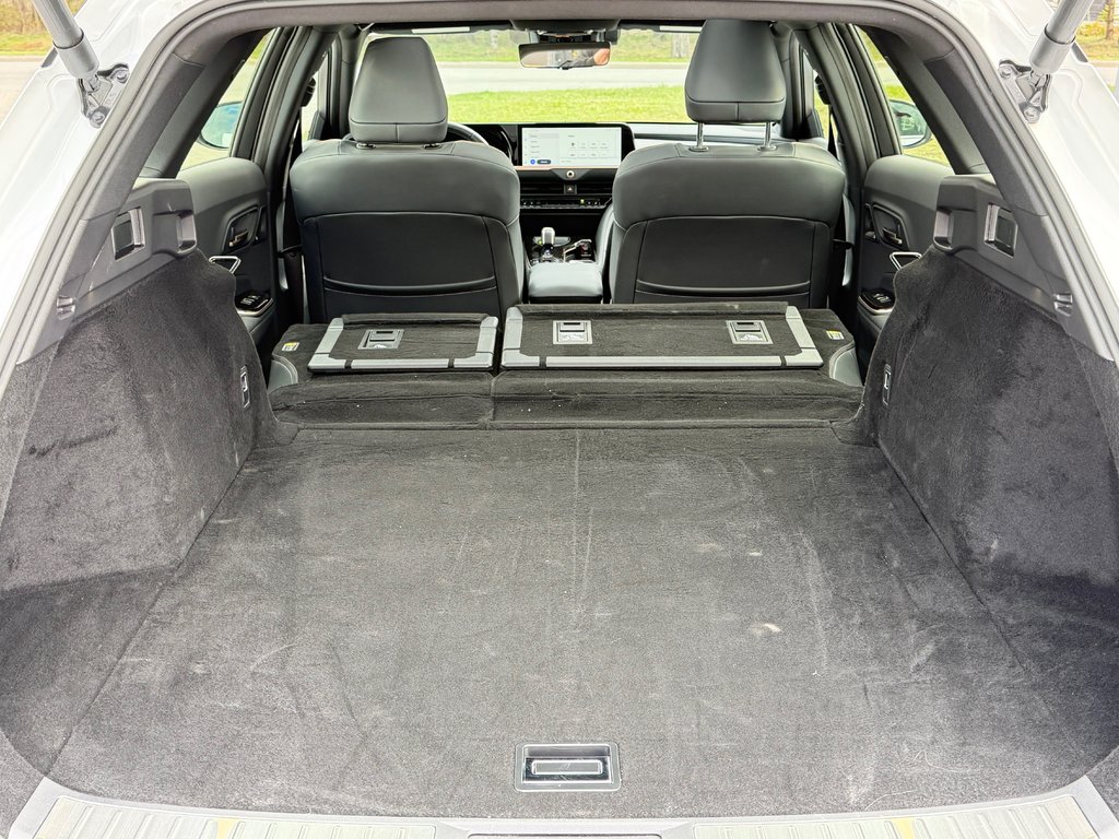 2025 Toyota Crown Signia LIMITED HYBRIDE AWD /  LE MOINS CHER DU NET !! / in Thetford Mines, Quebec - 64 - w1024h768px