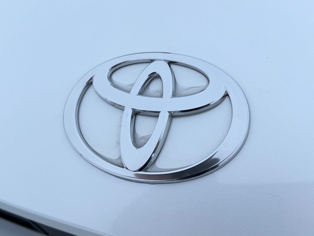 2025 Toyota Crown Signia LIMITED HYBRIDE AWD /  LE MOINS CHER DU NET !! / in Thetford Mines, Quebec - 11 - w1024h768px