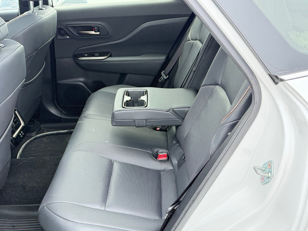 2025 Toyota Crown Signia LIMITED HYBRIDE AWD /  LE MOINS CHER DU NET !! / in Thetford Mines, Quebec - 58 - w1024h768px