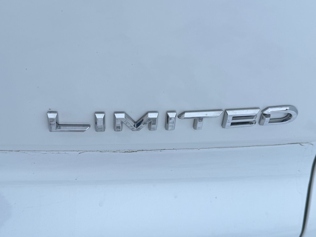 2025 Toyota Crown Signia LIMITED HYBRIDE AWD /  LE MOINS CHER DU NET !! / in Thetford Mines, Quebec - 21 - w1024h768px