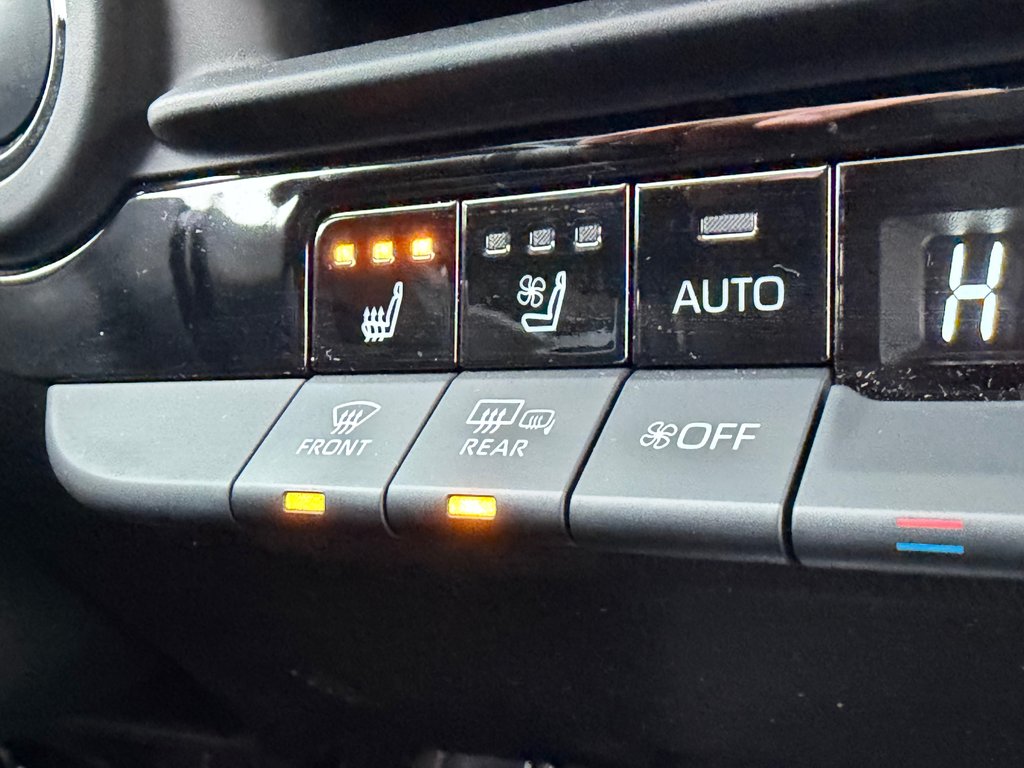 2025 Toyota Crown Signia LIMITED HYBRIDE AWD /  LE MOINS CHER DU NET !! / in Thetford Mines, Quebec - 42 - w1024h768px