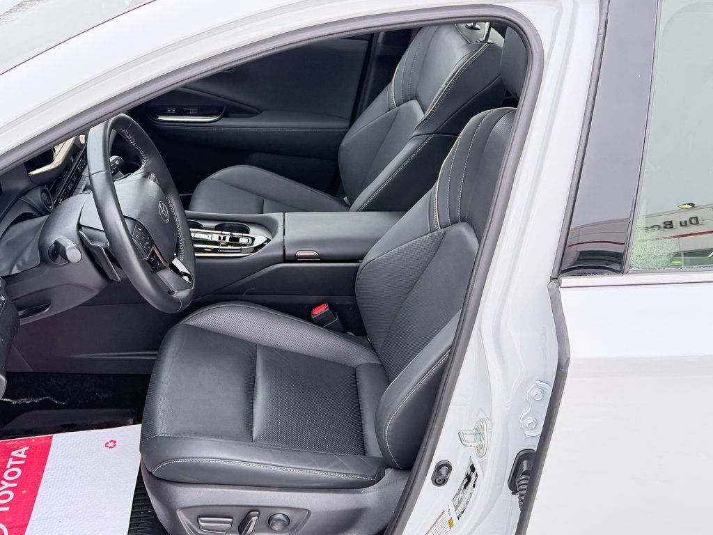 2025 Toyota Crown Signia LIMITED HYBRIDE AWD /  LE MOINS CHER DU NET !! / in Thetford Mines, Quebec - 26 - w1024h768px