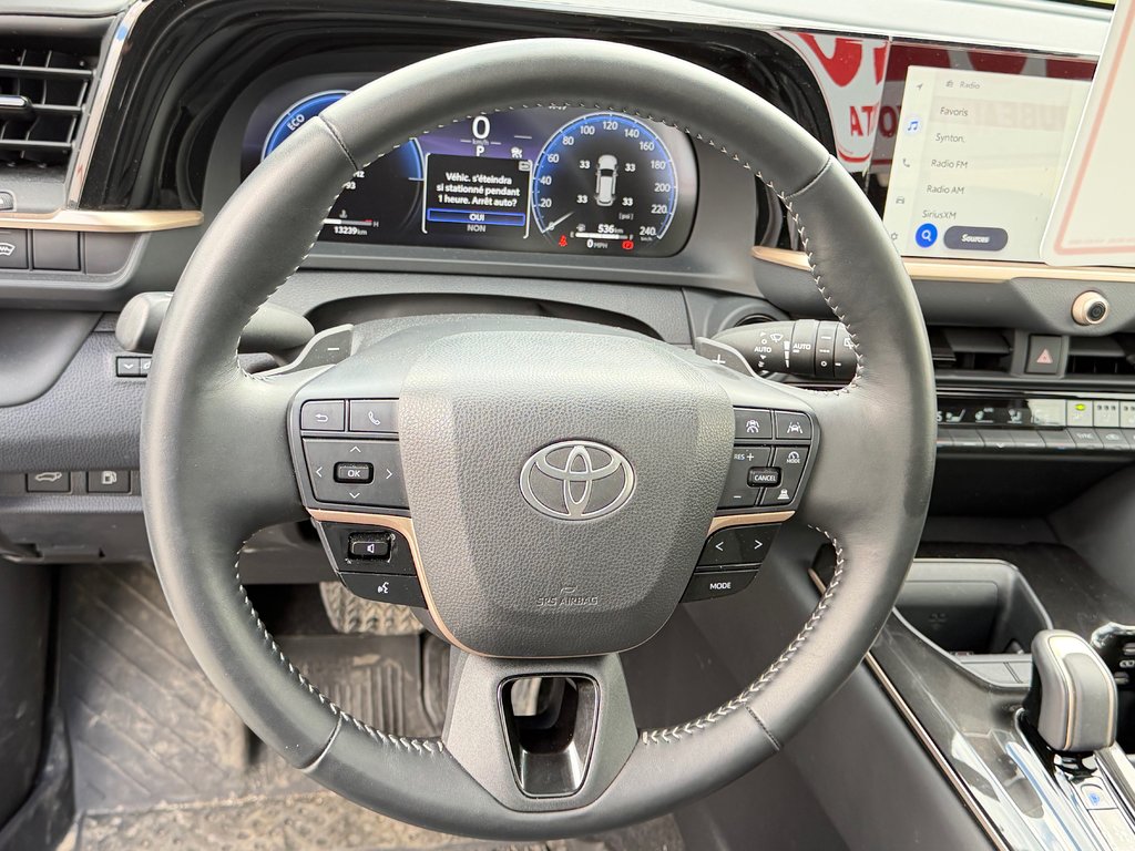 2025 Toyota Crown Signia LIMITED HYBRIDE AWD /  LE MOINS CHER DU NET !! / in Thetford Mines, Quebec - 36 - w1024h768px