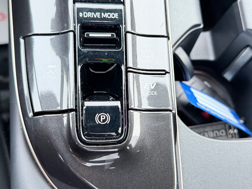 2025 Toyota Crown Signia LIMITED HYBRIDE AWD /  LE MOINS CHER DU NET !! / in Thetford Mines, Quebec - 49 - w1024h768px