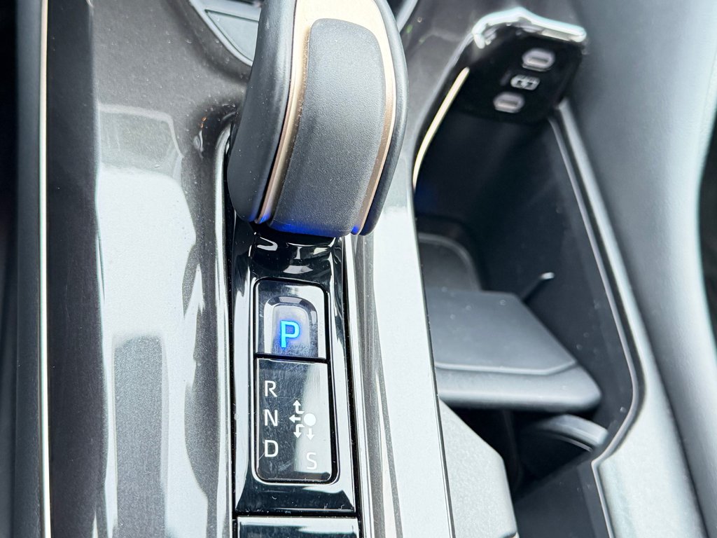 2025 Toyota Crown Signia LIMITED HYBRIDE AWD /  LE MOINS CHER DU NET !! / in Thetford Mines, Quebec - 48 - w1024h768px