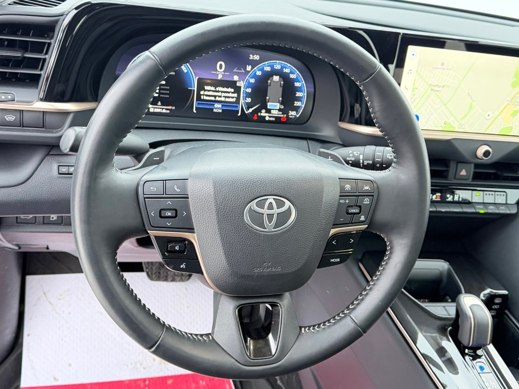 2025 Toyota Crown Signia LIMITED HYBRIDE AWD /  LE MOINS CHER DU NET !! / in Thetford Mines, Quebec - 32 - w1024h768px