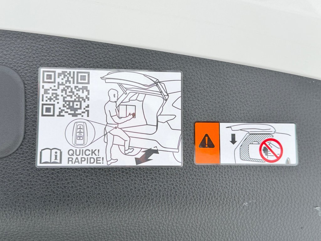 2025 Toyota Crown Signia LIMITED HYBRIDE AWD /  LE MOINS CHER DU NET !! / in Thetford Mines, Quebec - 63 - w1024h768px