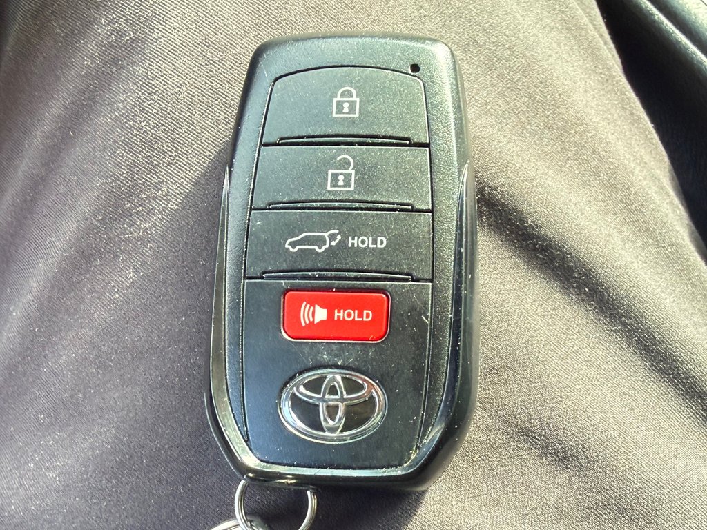 Toyota Grand Highlander HYBRIDE XLE AWD / 8.500KM / HYPER RARE / 2026 à Thetford Mines, Québec - 56 - w1024h768px