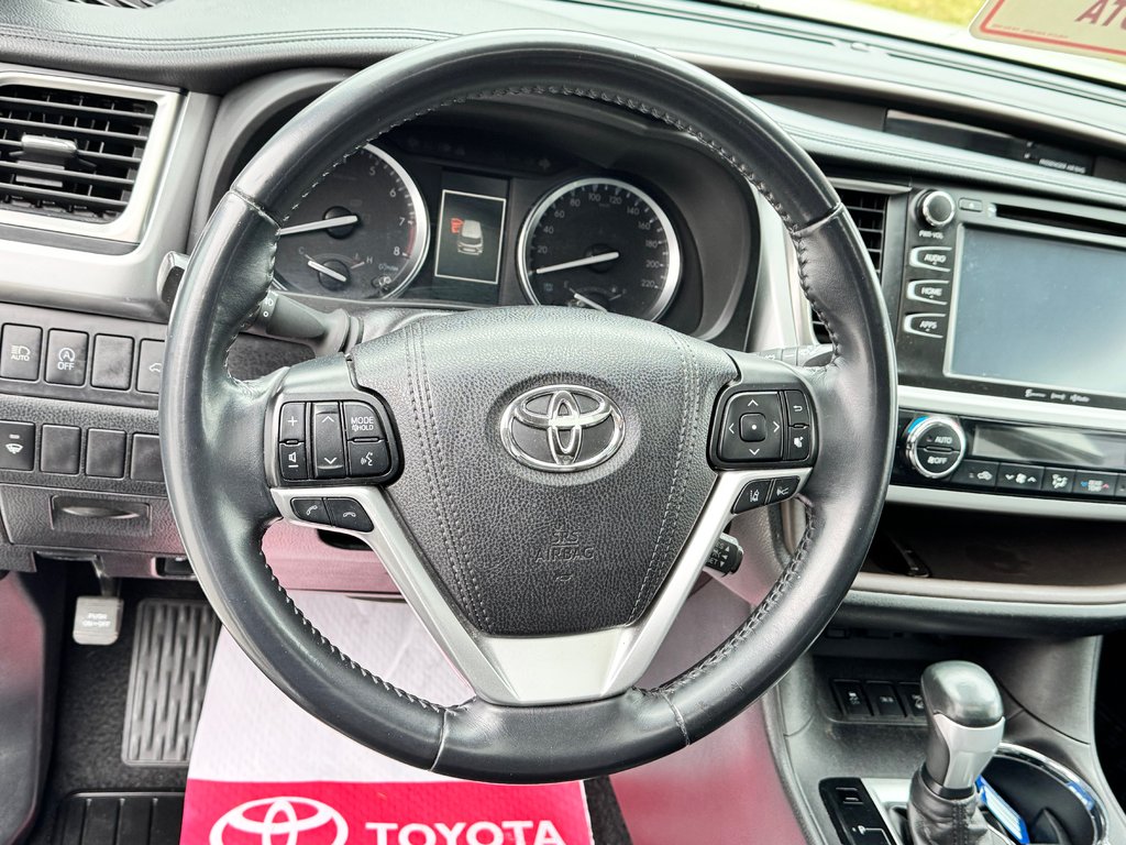 2019 Toyota Highlander XLE AWD / 8 PLACES / GPS / CUIR ET ++++ / in Thetford Mines, Quebec - 38 - w1024h768px