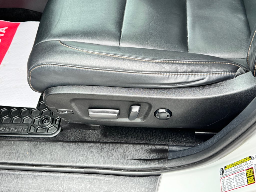 2019 Toyota Highlander XLE AWD / 8 PLACES / GPS / CUIR ET ++++ / in Thetford Mines, Quebec - 36 - w1024h768px