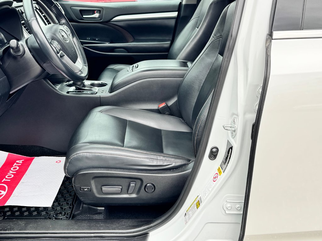 2019 Toyota Highlander XLE AWD / 8 PLACES / GPS / CUIR ET ++++ / in Thetford Mines, Quebec - 34 - w1024h768px