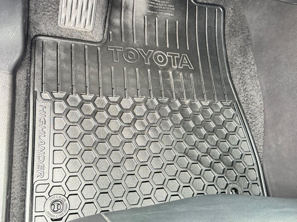 2019 Toyota Highlander XLE AWD / 8 PLACES / GPS / CUIR ET ++++ / in Thetford Mines, Quebec - 39 - w1024h768px