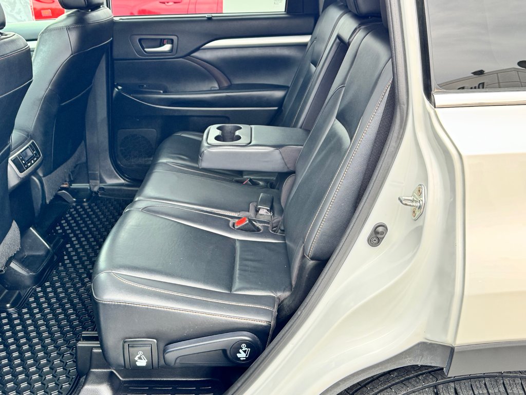 2019 Toyota Highlander XLE AWD / 8 PLACES / GPS / CUIR ET ++++ / in Thetford Mines, Quebec - 65 - w1024h768px