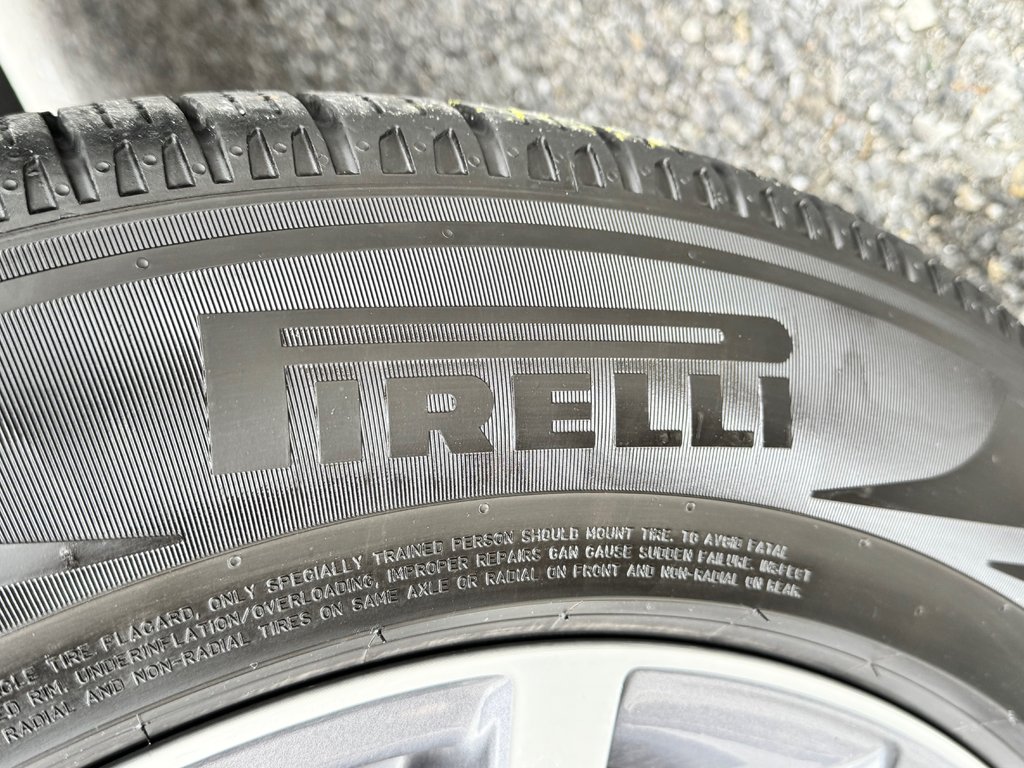 2019 Toyota Highlander XLE AWD / 8 PLACES / GPS / CUIR ET ++++ / in Thetford Mines, Quebec - 16 - w1024h768px