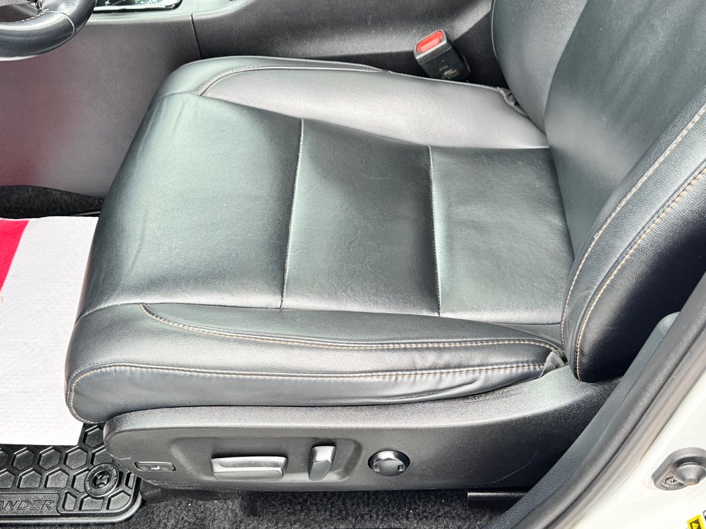 2019 Toyota Highlander XLE AWD / 8 PLACES / GPS / CUIR ET ++++ / in Thetford Mines, Quebec - 37 - w1024h768px