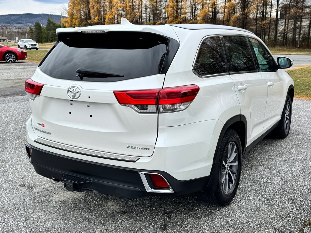 2019 Toyota Highlander XLE AWD / 8 PLACES / GPS / CUIR ET ++++ / in Thetford Mines, Quebec - 4 - w1024h768px