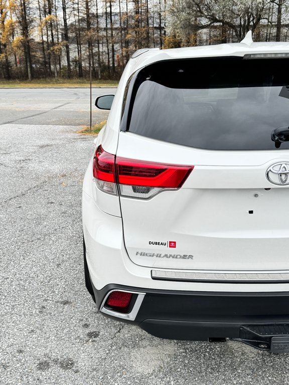 2019 Toyota Highlander XLE AWD / 8 PLACES / GPS / CUIR ET ++++ / in Thetford Mines, Quebec - 23 - w1024h768px