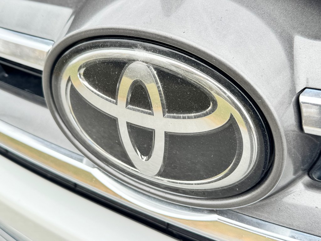 2019 Toyota Highlander XLE AWD / 8 PLACES / GPS / CUIR ET ++++ / in Thetford Mines, Quebec - 12 - w1024h768px