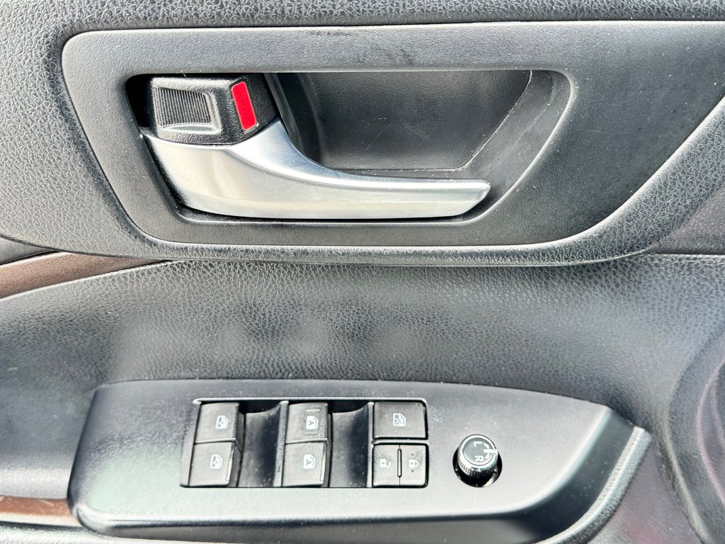 2019 Toyota Highlander XLE AWD / 8 PLACES / GPS / CUIR ET ++++ / in Thetford Mines, Quebec - 31 - w1024h768px
