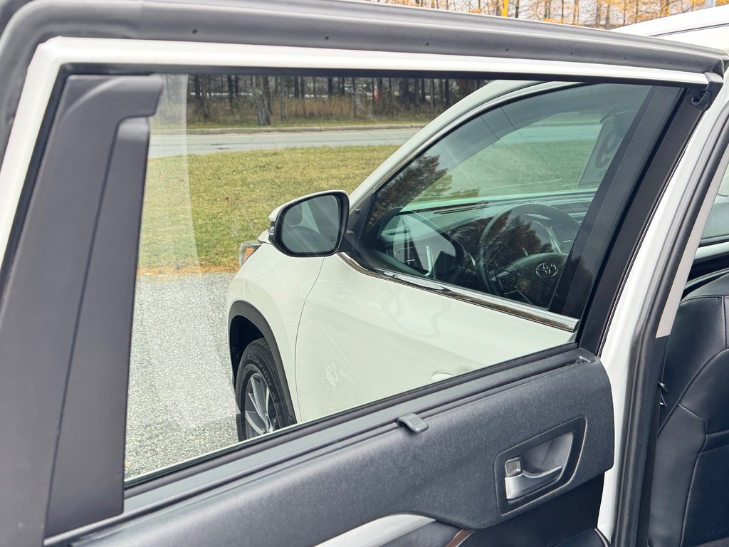2019 Toyota Highlander XLE AWD / 8 PLACES / GPS / CUIR ET ++++ / in Thetford Mines, Quebec - 70 - w1024h768px