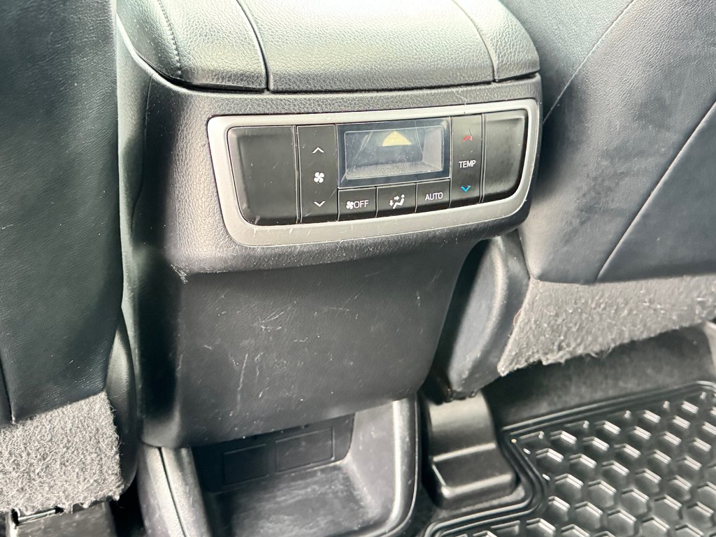 2019 Toyota Highlander XLE AWD / 8 PLACES / GPS / CUIR ET ++++ / in Thetford Mines, Quebec - 66 - w1024h768px
