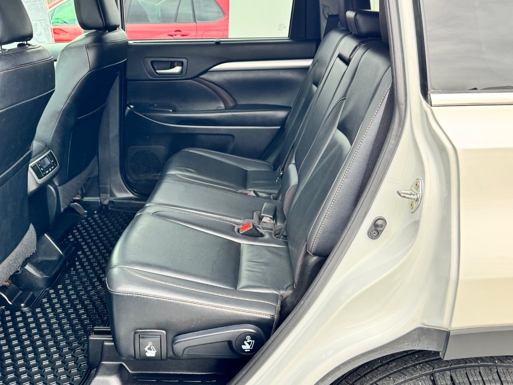 2019 Toyota Highlander XLE AWD / 8 PLACES / GPS / CUIR ET ++++ / in Thetford Mines, Quebec - 64 - w1024h768px