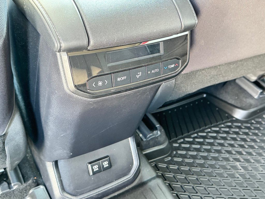 2020 Toyota Highlander LE AWD / PRIX IMBATTABLE / 8 PLACES / in Thetford Mines, Quebec - 61 - w1024h768px