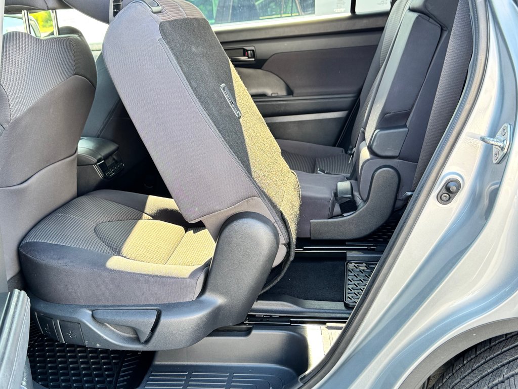 2020 Toyota Highlander LE AWD / PRIX IMBATTABLE / 8 PLACES / in Thetford Mines, Quebec - 59 - w1024h768px