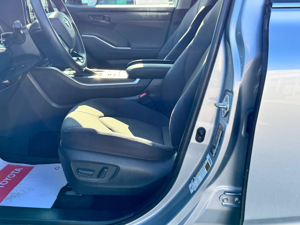 2020 Toyota Highlander LE AWD / PRIX IMBATTABLE / 8 PLACES / in Thetford Mines, Quebec - 29 - w1024h768px