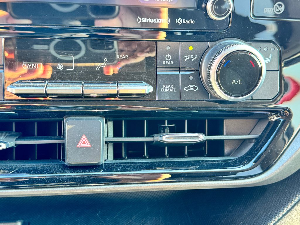 2020 Toyota Highlander LE AWD / PRIX IMBATTABLE / 8 PLACES / in Thetford Mines, Quebec - 43 - w1024h768px