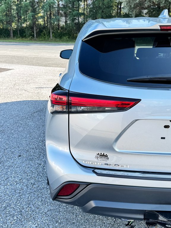 2020 Toyota Highlander LE AWD / PRIX IMBATTABLE / 8 PLACES / in Thetford Mines, Quebec - 19 - w1024h768px