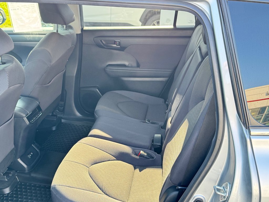 2020 Toyota Highlander LE AWD / PRIX IMBATTABLE / 8 PLACES / in Thetford Mines, Quebec - 56 - w1024h768px