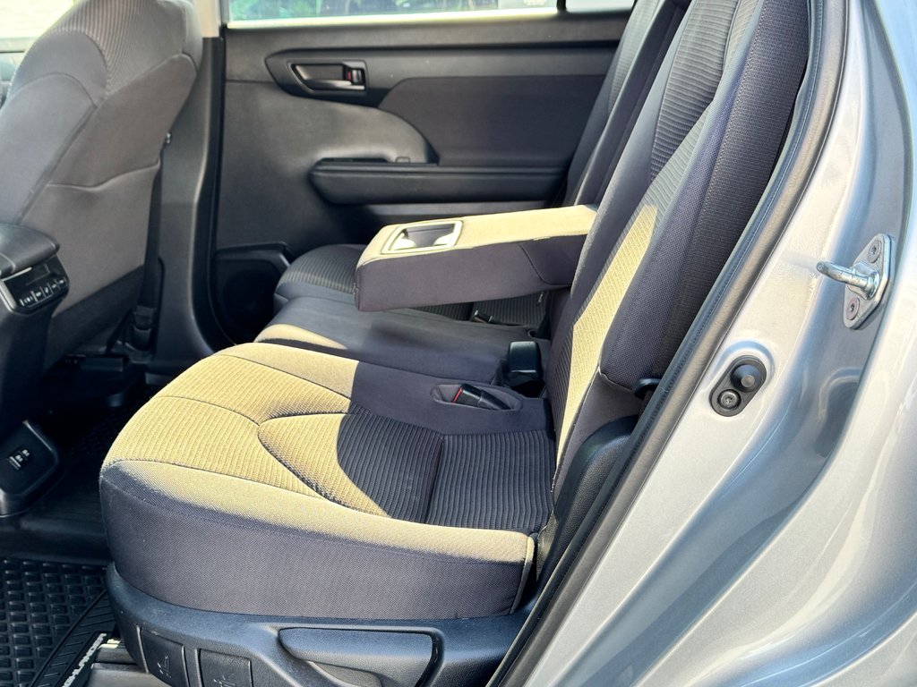 2020 Toyota Highlander LE AWD / PRIX IMBATTABLE / 8 PLACES / in Thetford Mines, Quebec - 58 - w1024h768px