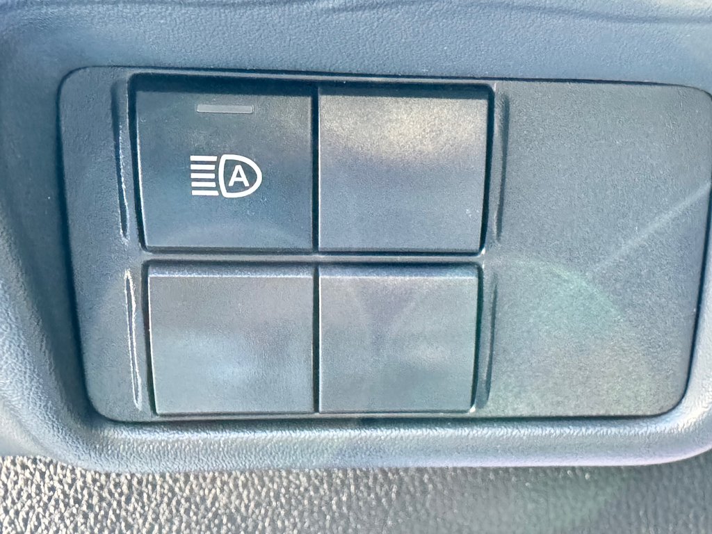 2020 Toyota Highlander LE AWD / PRIX IMBATTABLE / 8 PLACES / in Thetford Mines, Quebec - 33 - w1024h768px