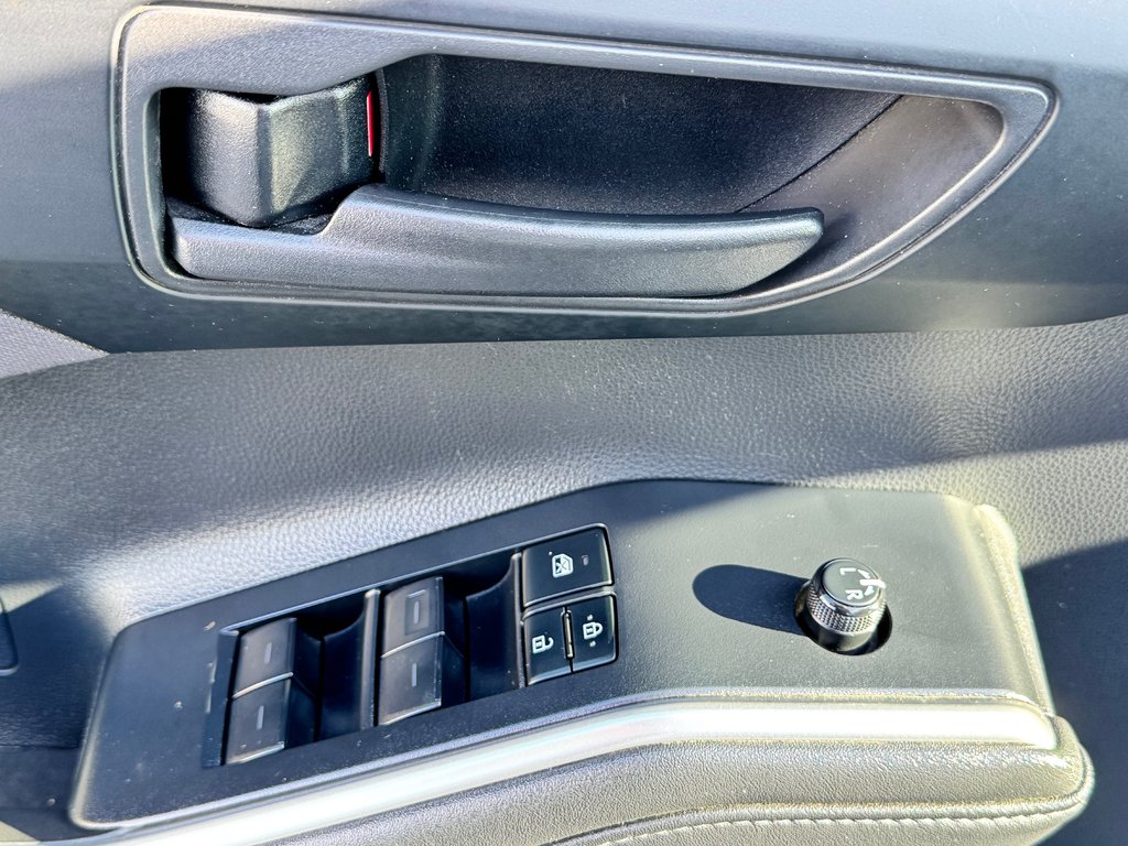 2020 Toyota Highlander LE AWD / PRIX IMBATTABLE / 8 PLACES / in Thetford Mines, Quebec - 27 - w1024h768px
