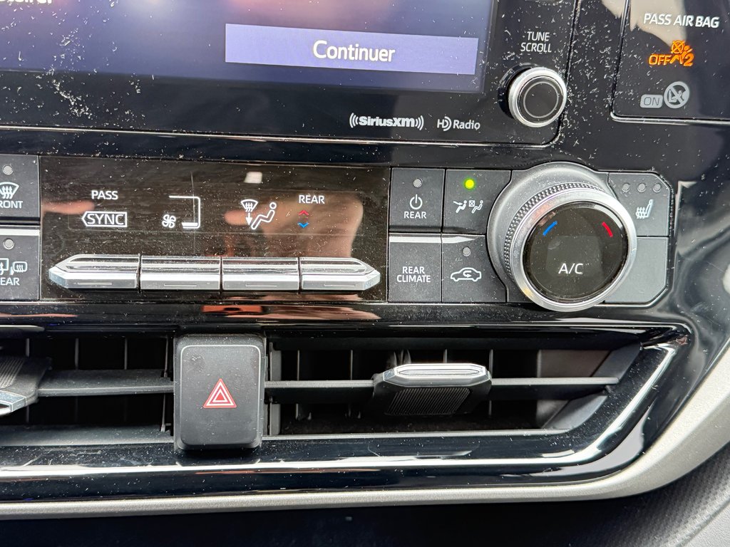 2020 Toyota Highlander LE AWD / 8 PASSAGERS / HITCH TOYOTA / in Thetford Mines, Quebec - 38 - w1024h768px