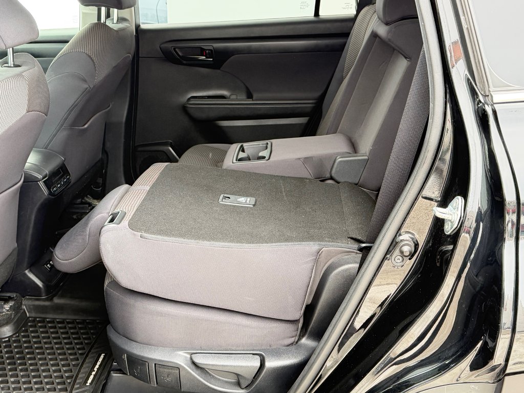 2020 Toyota Highlander LE AWD / 8 PASSAGERS / HITCH TOYOTA / in Thetford Mines, Quebec - 50 - w1024h768px