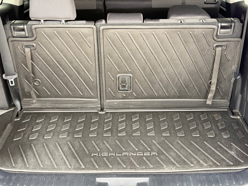 2020 Toyota Highlander LE AWD / 8 PASSAGERS / HITCH TOYOTA / in Thetford Mines, Quebec - 52 - w1024h768px