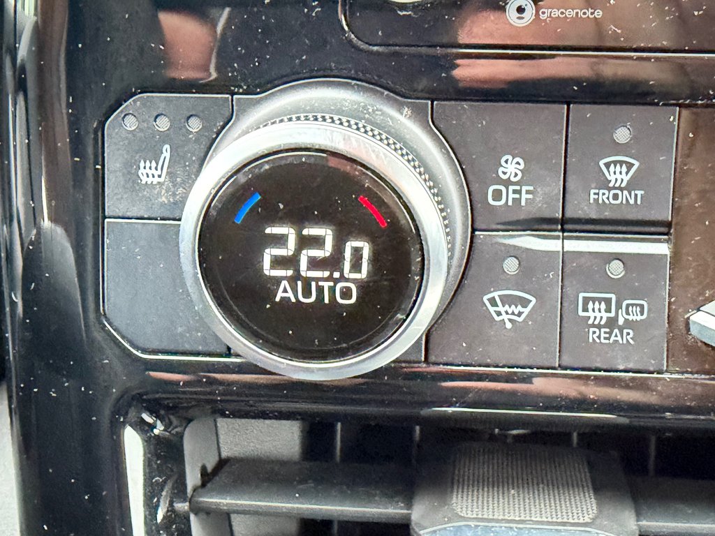 2020 Toyota Highlander LE AWD / 8 PASSAGERS / HITCH TOYOTA / in Thetford Mines, Quebec - 37 - w1024h768px