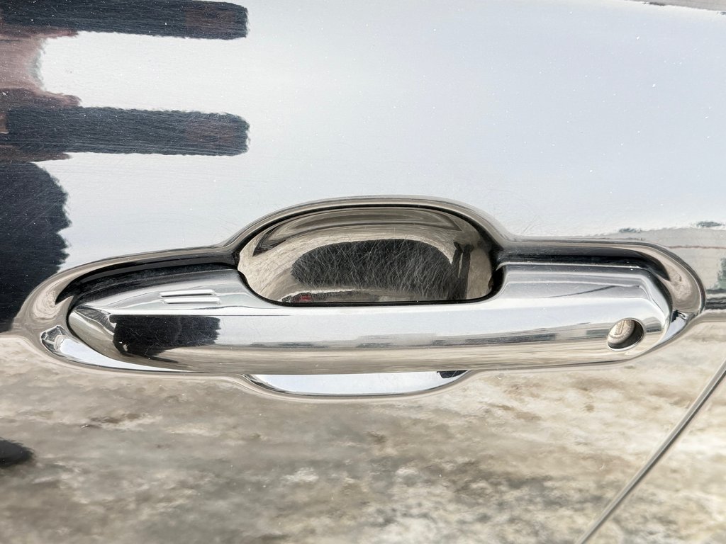 2020 Toyota Highlander LE AWD / 8 PASSAGERS / HITCH TOYOTA / in Thetford Mines, Quebec - 15 - w1024h768px