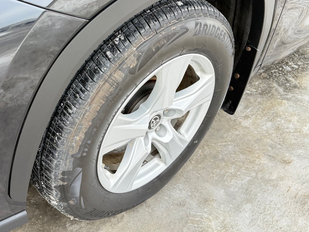 2020 Toyota Highlander LE AWD / 8 PASSAGERS / HITCH TOYOTA / in Thetford Mines, Quebec - 12 - w1024h768px