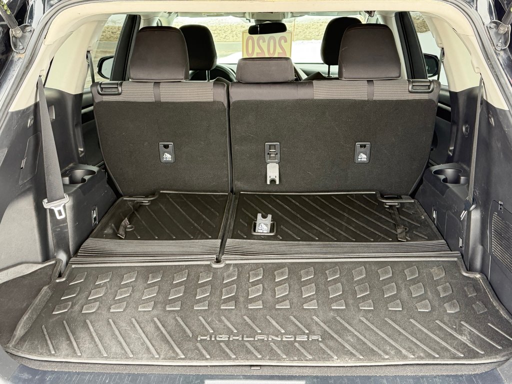 2020 Toyota Highlander LE AWD / 8 PASSAGERS / HITCH TOYOTA / in Thetford Mines, Quebec - 53 - w1024h768px