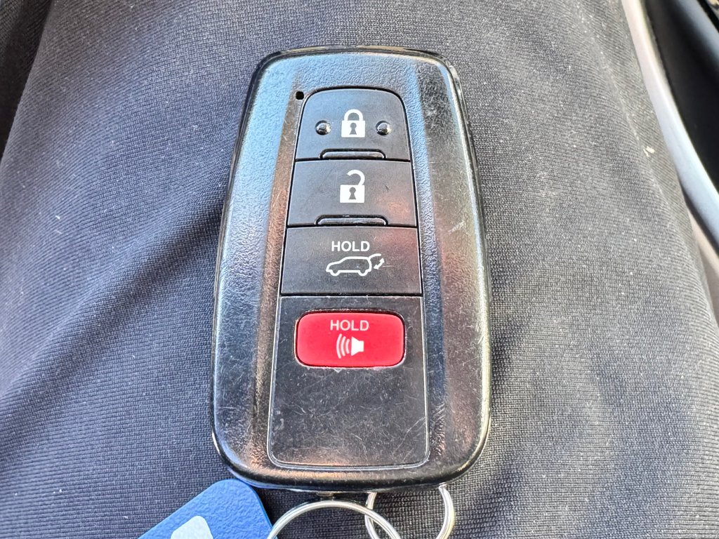 2021 Toyota Highlander HYBRIDE XLE AWD / PRIX PRÉ-ENCAN FAITES VITE !! / in Thetford Mines, Quebec - 60 - w1024h768px