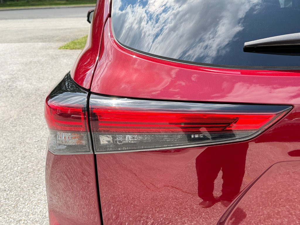2021 Toyota Highlander XLE AWD / TRÈS BAS KILOS / 8 PASSAGERS / in Thetford Mines, Quebec - 24 - w1024h768px