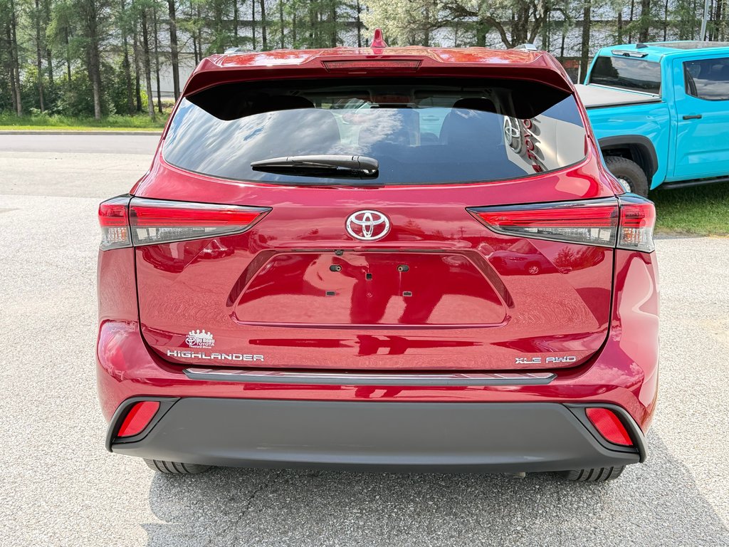 2021 Toyota Highlander XLE AWD / TRÈS BAS KILOS / 8 PASSAGERS / in Thetford Mines, Quebec - 7 - w1024h768px