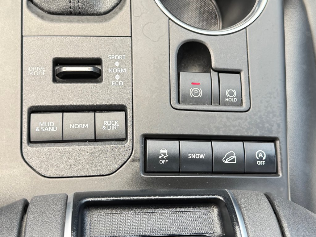 2021 Toyota Highlander XLE AWD / TRÈS BAS KILOS / 8 PASSAGERS / in Thetford Mines, Quebec - 52 - w1024h768px