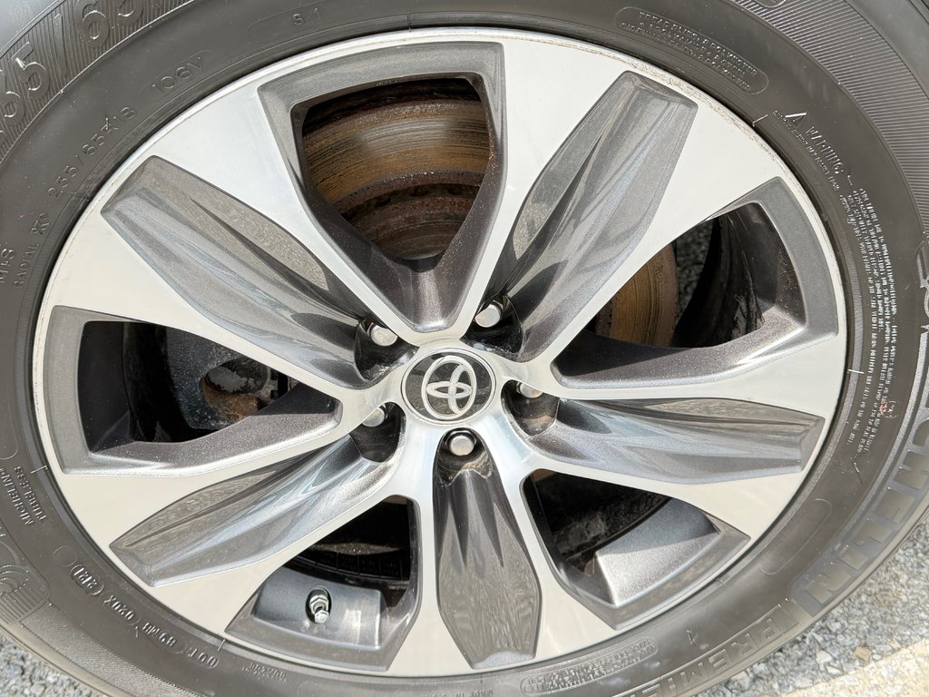 2021 Toyota Highlander XLE AWD / TRÈS BAS KILOS / 8 PASSAGERS / in Thetford Mines, Quebec - 16 - w1024h768px