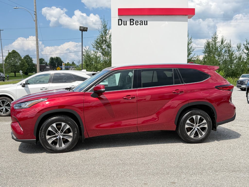 2021 Toyota Highlander XLE AWD / TRÈS BAS KILOS / 8 PASSAGERS / in Thetford Mines, Quebec - 9 - w1024h768px